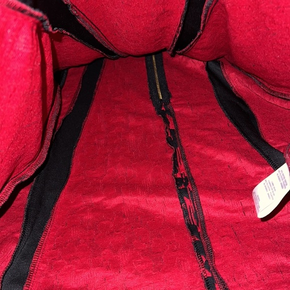 Gabby Skye size 6 dress red and black zipper close back 3/4 sleeves fit & flare - Picture 7 of 13